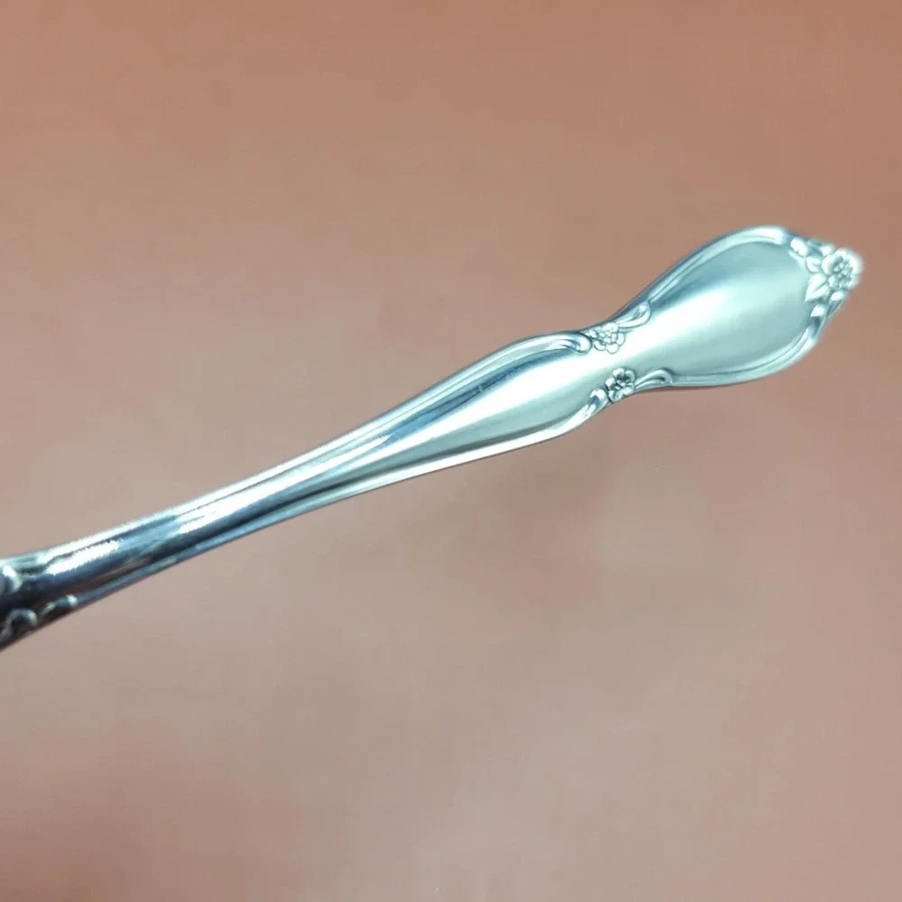 Oneida Chatelaine Stainless Steel Flat Handle Master Butter Knife 6 3/4 in